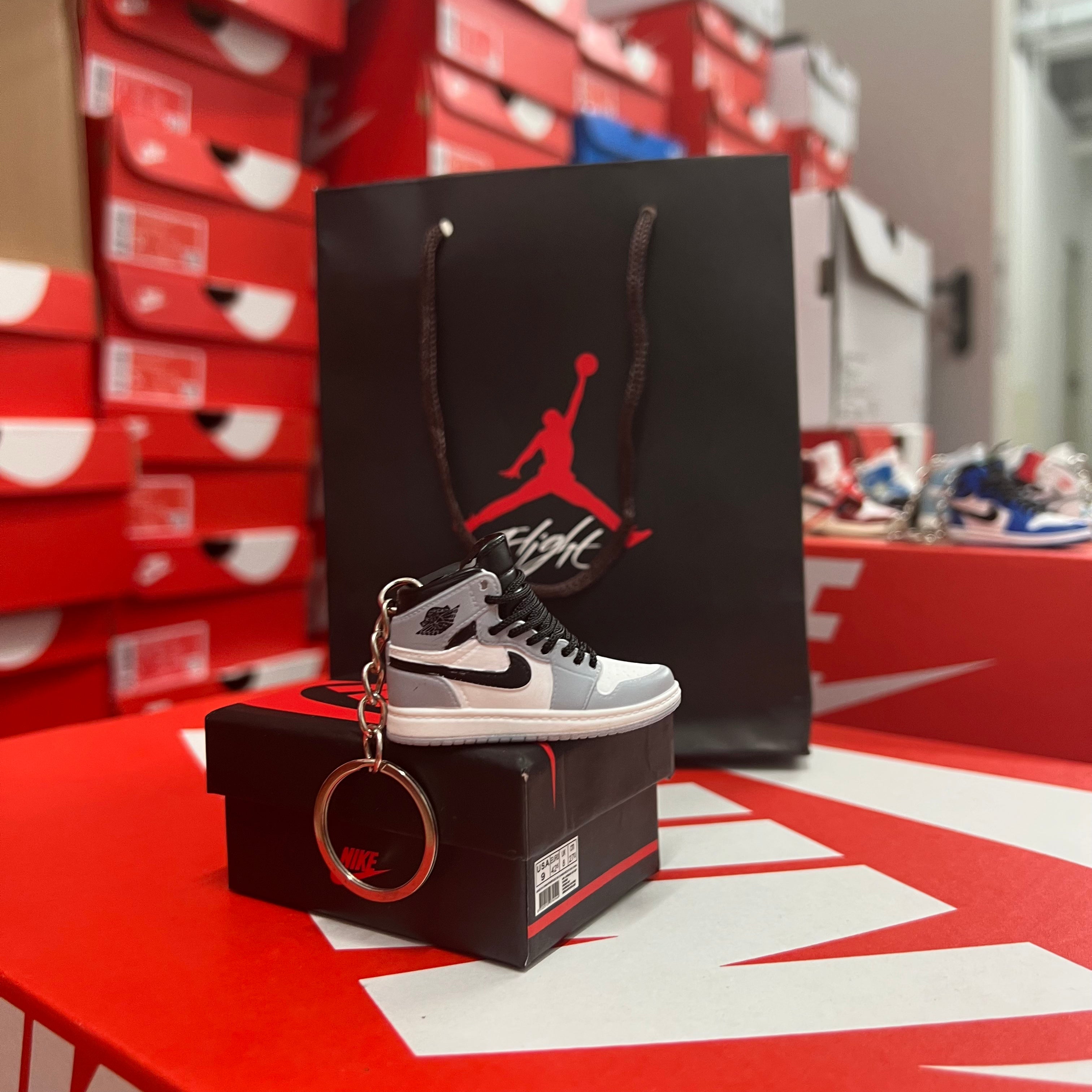 Nike Sneaker Schlüsselanhänger Keychain Jordan 1 Mid Light Smoke Grey